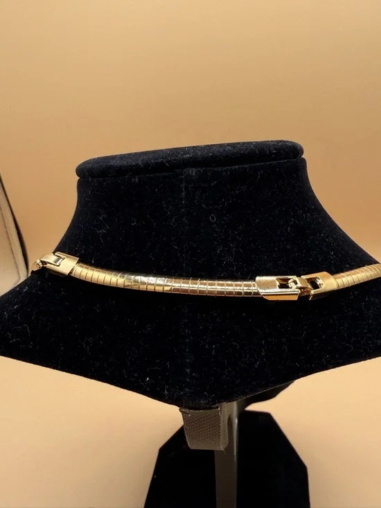 Avon Gold Collar Necklace with Amber/red Stone Pendant - Picture 2 of 4